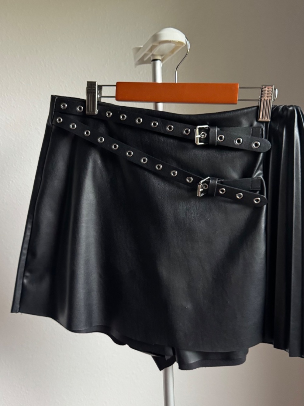 Zara Faux Leather Pleated Mini Skort Sz M - Picture 2 of 6